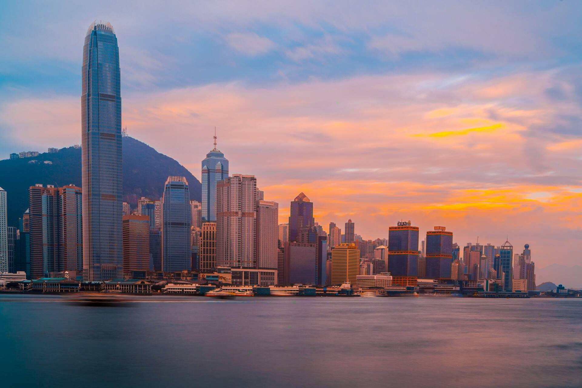 香港急缺这四类人才！这些人拿香港身份的 “黄金窗口期” 来了