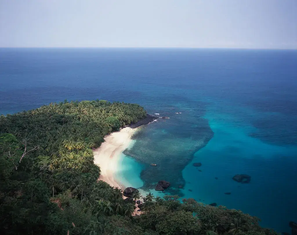 真正的免登陆、零居住!2025“躺拿”身份,锁定这本护照